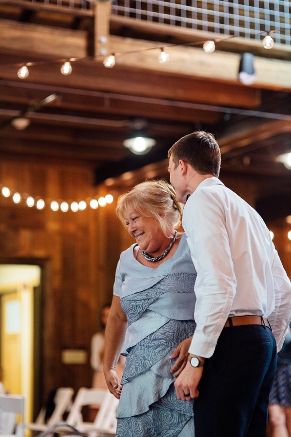 rainy-and-ravishing-rustic-wedding