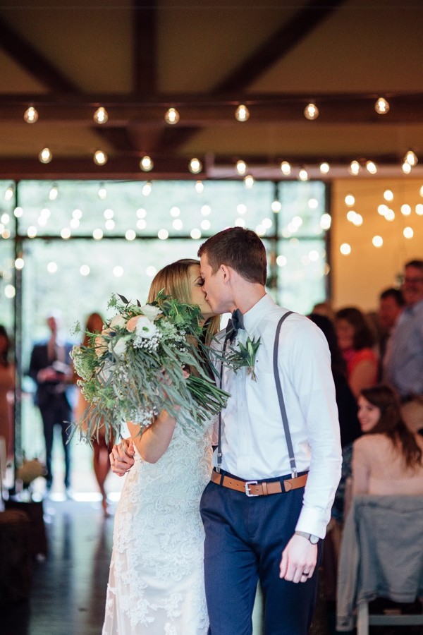 rainy-and-ravishing-rustic-wedding
