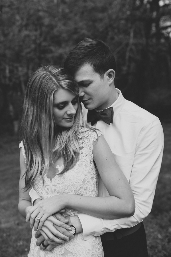 rainy-and-ravishing-rustic-wedding