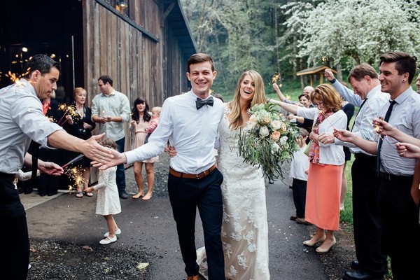 rainy-and-ravishing-rustic-wedding
