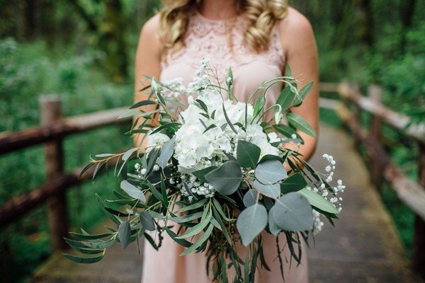 rainy-and-ravishing-rustic-wedding