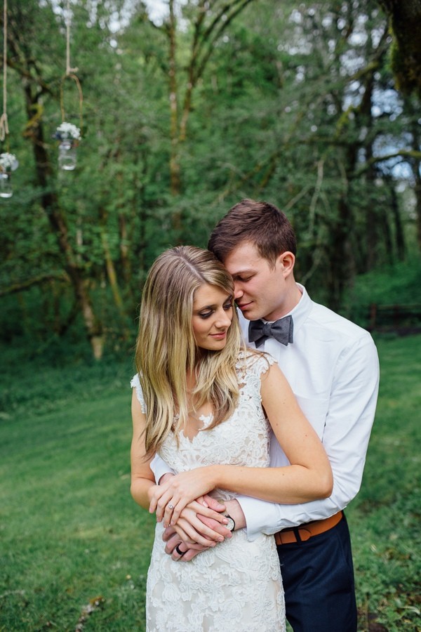rainy-and-ravishing-rustic-wedding