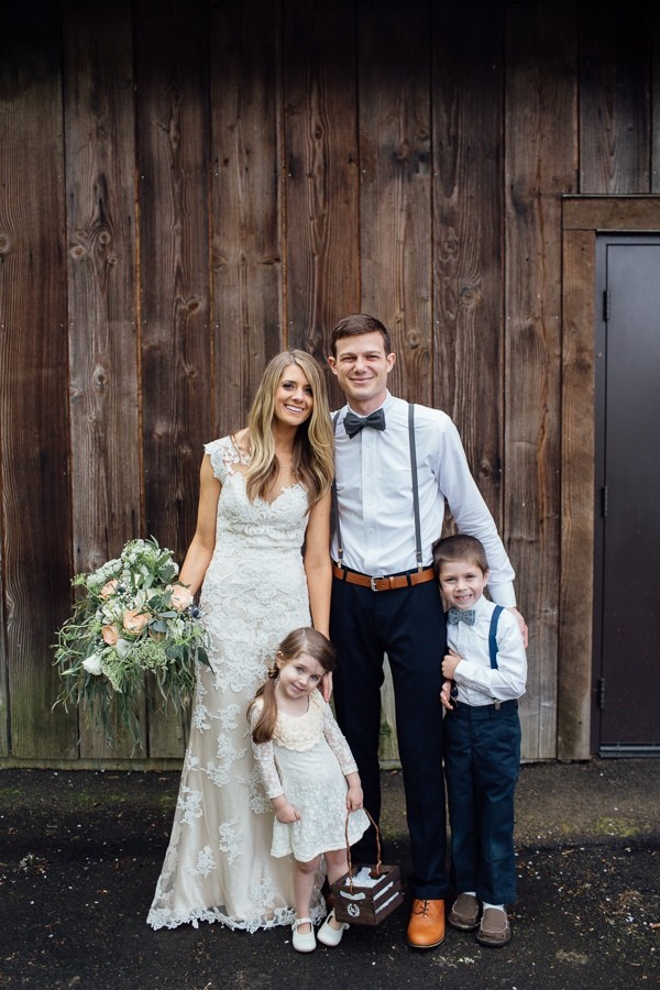 rainy-and-ravishing-rustic-wedding