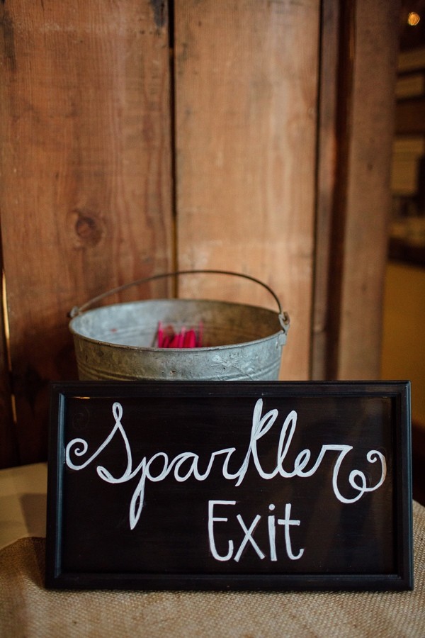 rainy-and-ravishing-rustic-wedding