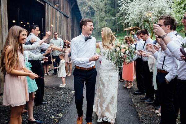 rainy-and-ravishing-rustic-wedding