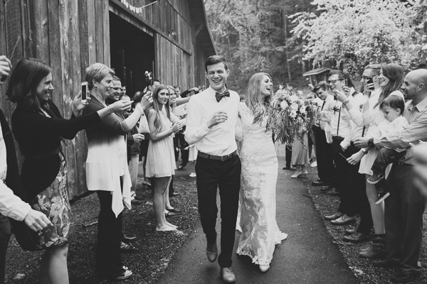 rainy-and-ravishing-rustic-wedding