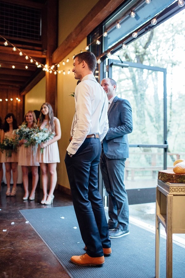 rainy-and-ravishing-rustic-wedding