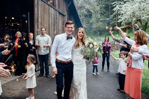 rainy-and-ravishing-rustic-wedding
