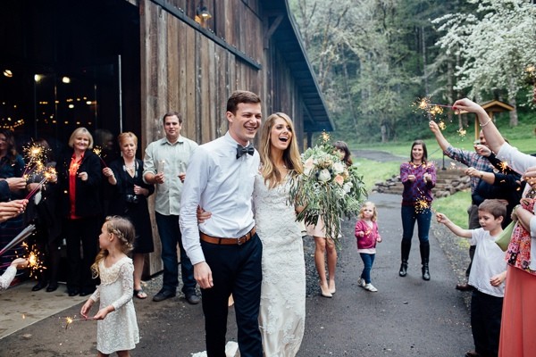 rainy-and-ravishing-rustic-wedding