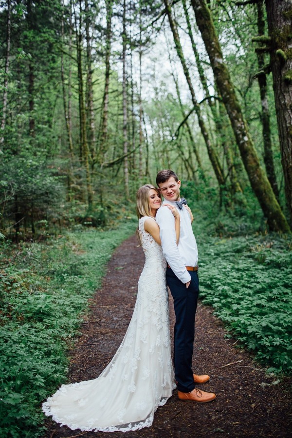rainy-and-ravishing-rustic-wedding