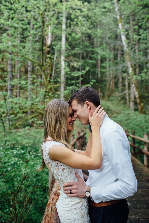 rainy-and-ravishing-rustic-wedding