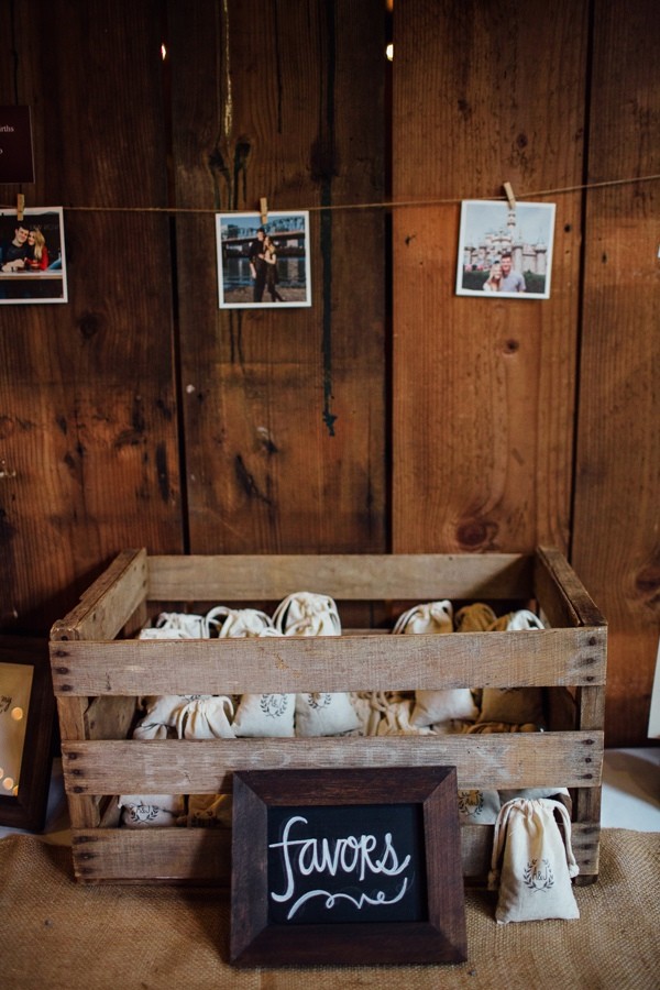 rainy-and-ravishing-rustic-wedding