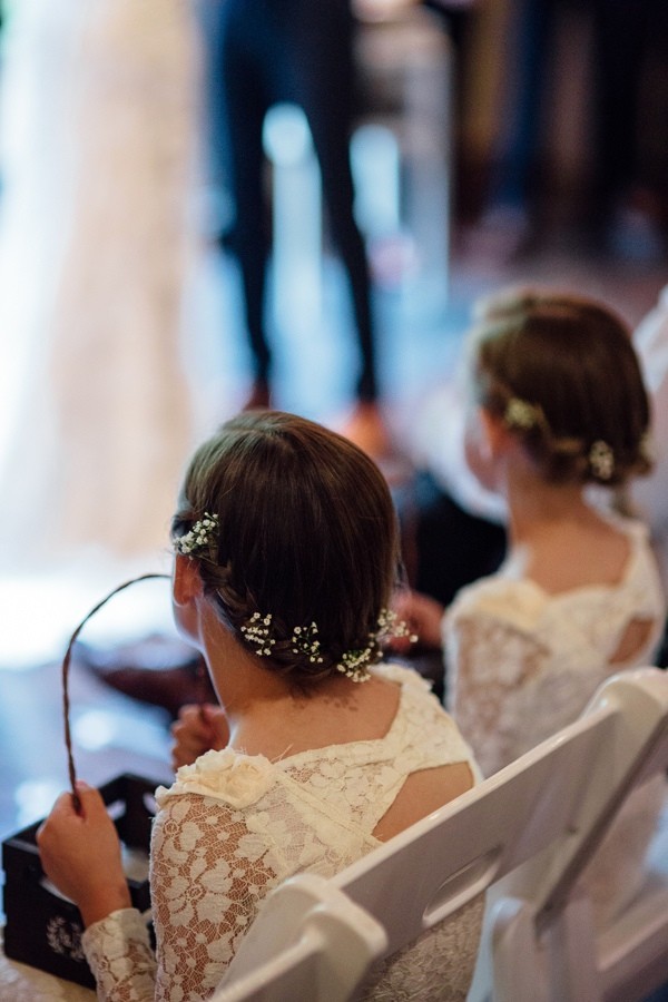 rainy-and-ravishing-rustic-wedding