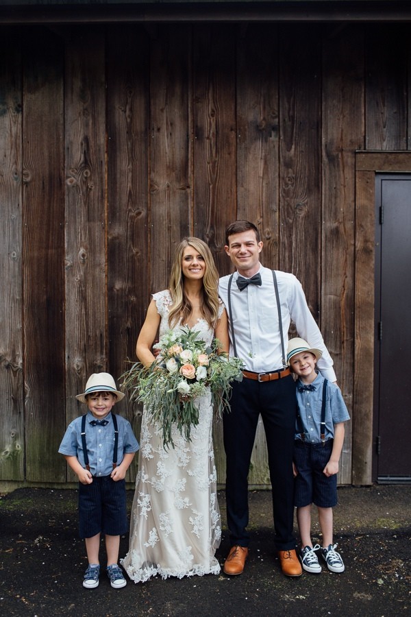 rainy-and-ravishing-rustic-wedding