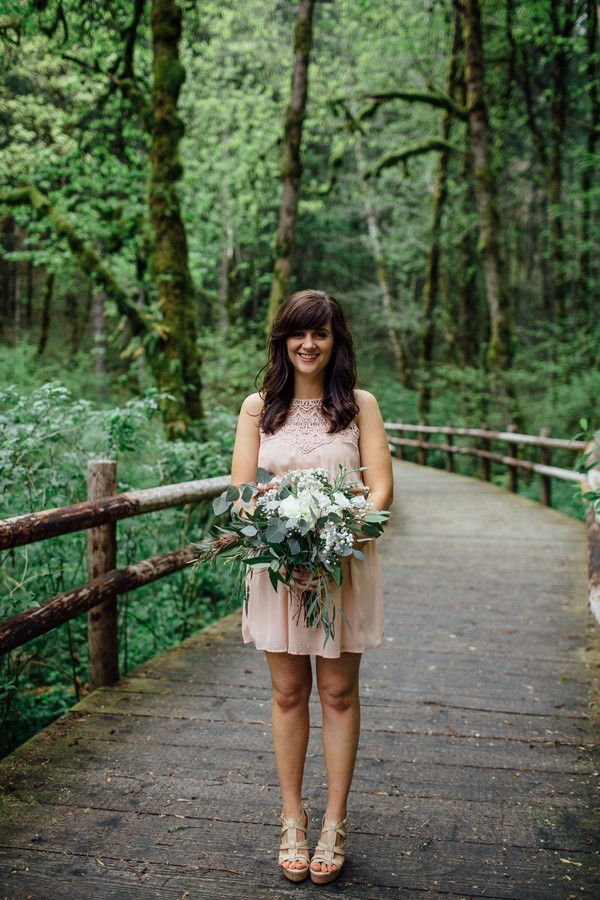 rainy-and-ravishing-rustic-wedding