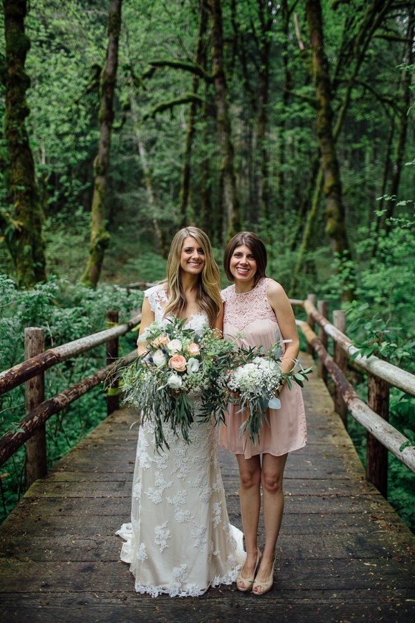 rainy-and-ravishing-rustic-wedding