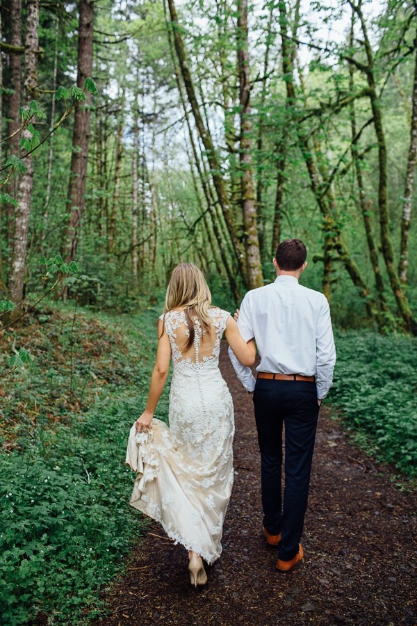 rainy-and-ravishing-rustic-wedding