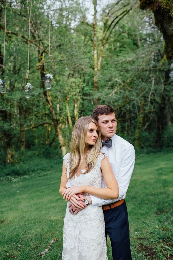 rainy-and-ravishing-rustic-wedding