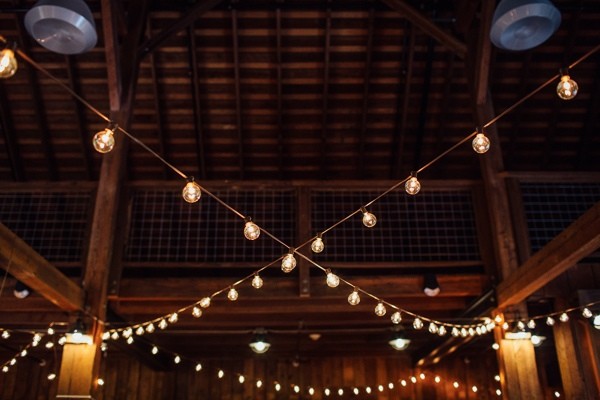 rainy-and-ravishing-rustic-wedding