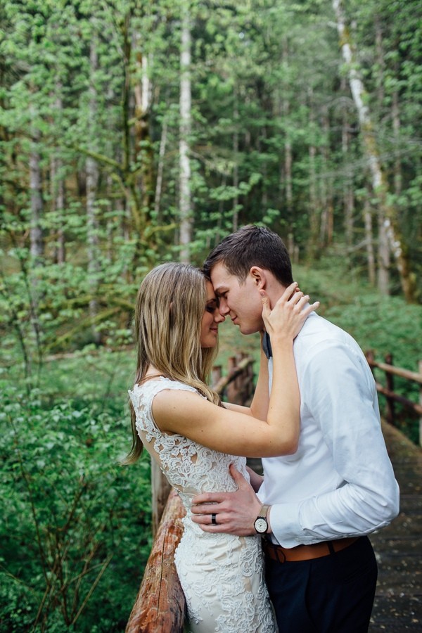 rainy-and-ravishing-rustic-wedding