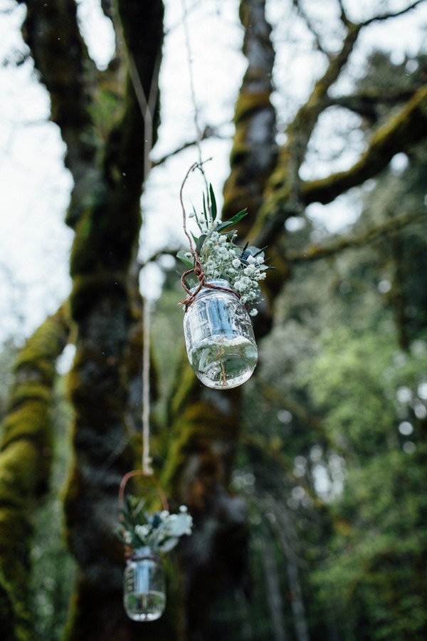 rainy-and-ravishing-rustic-wedding