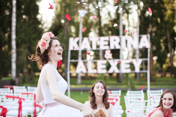 red-and-white-retro-wedding