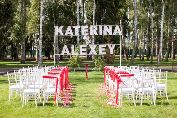 red-and-white-retro-wedding