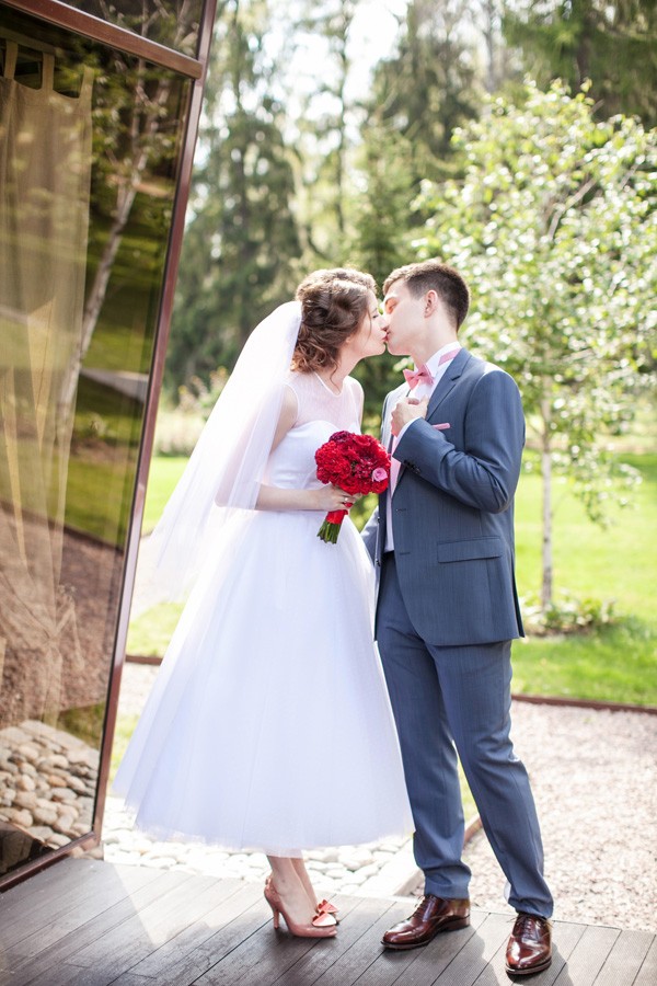 red-and-white-retro-wedding