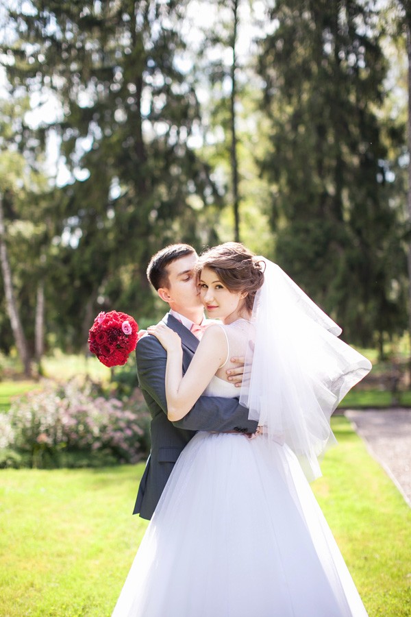 red-and-white-retro-wedding