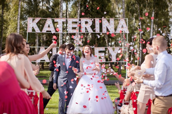 red-and-white-retro-wedding