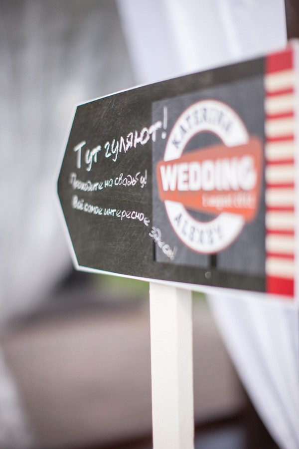 red-and-white-retro-wedding