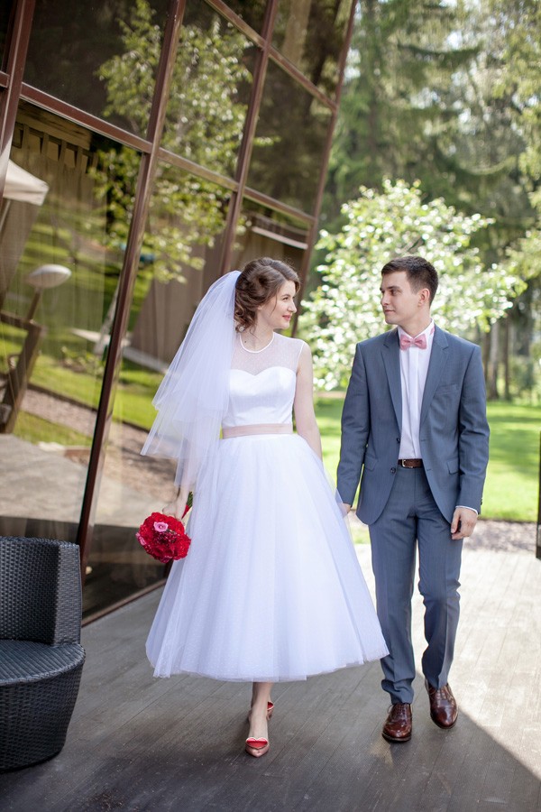 red-and-white-retro-wedding
