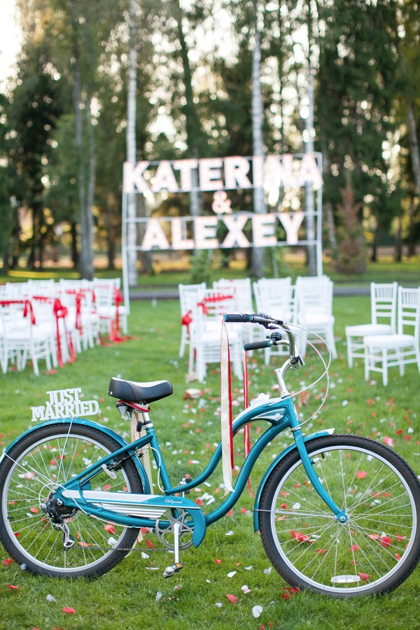 red-and-white-retro-wedding