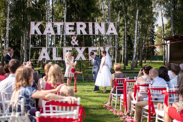 red-and-white-retro-wedding
