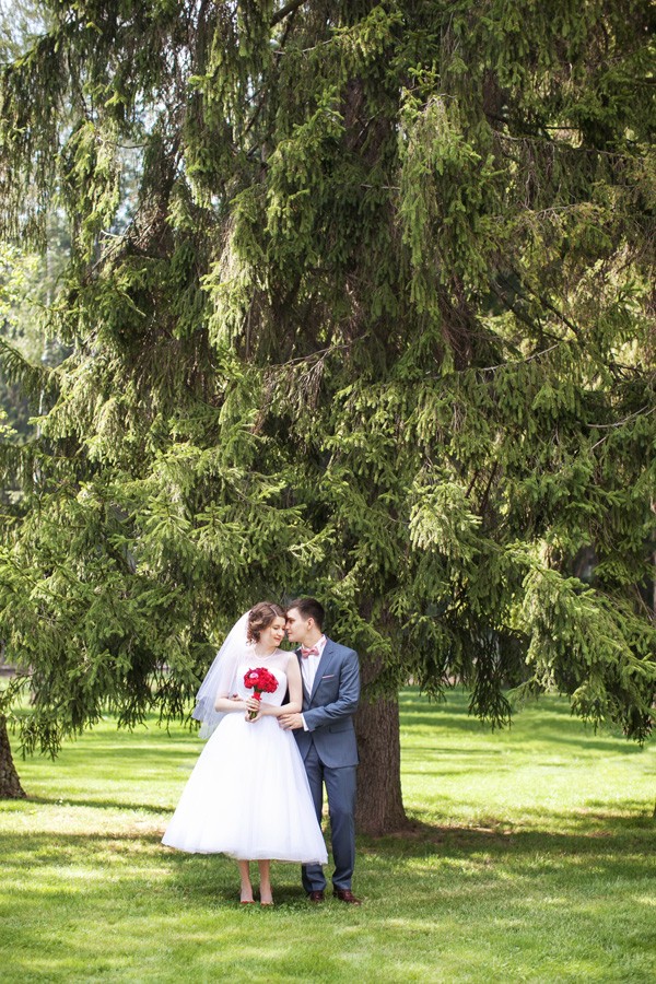 red-and-white-retro-wedding