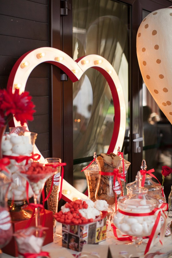 red-and-white-retro-wedding