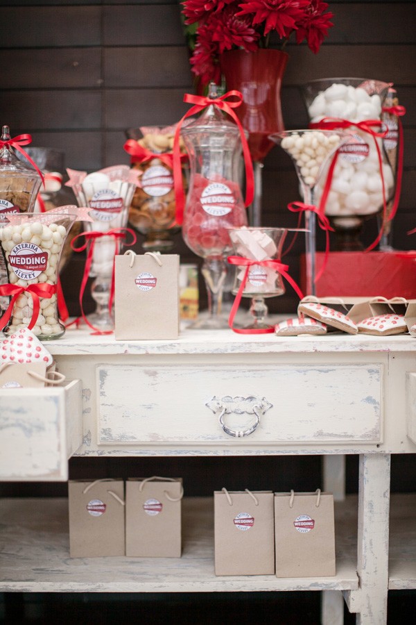 red-and-white-retro-wedding