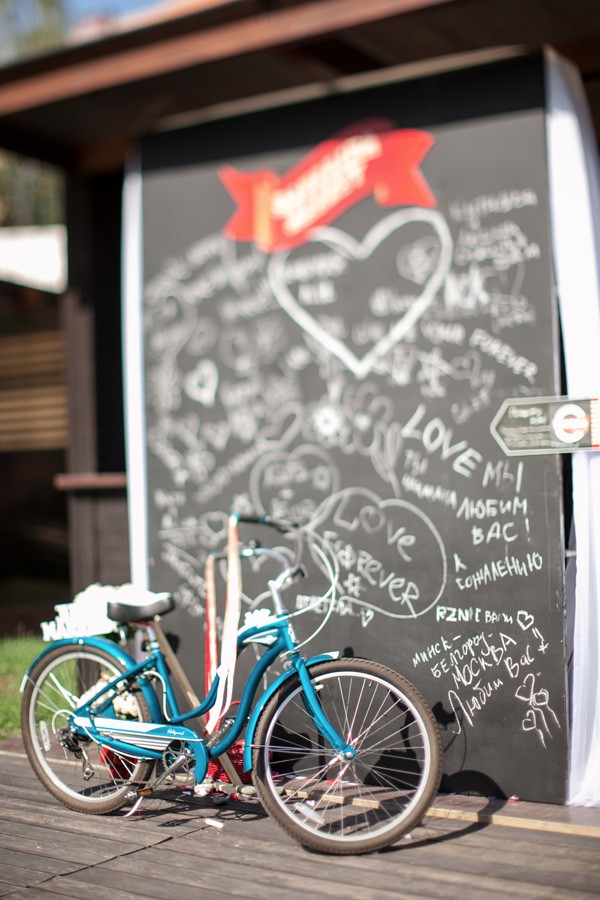 red-and-white-retro-wedding