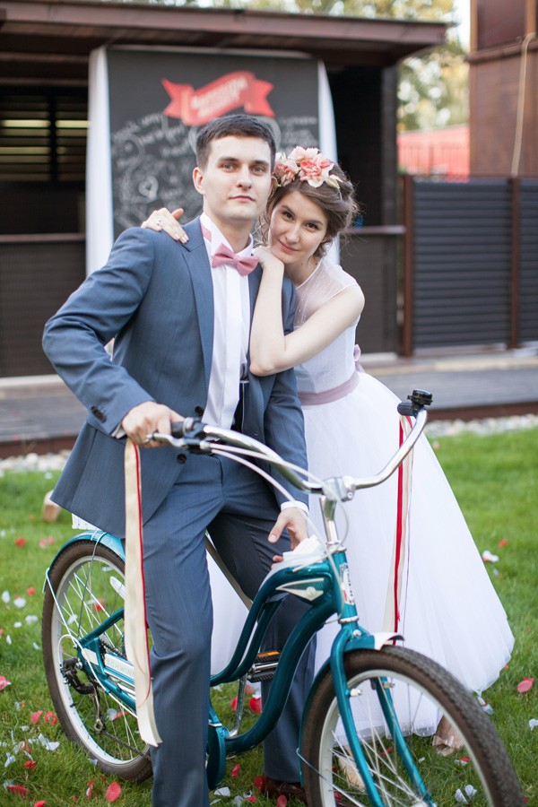 red-and-white-retro-wedding