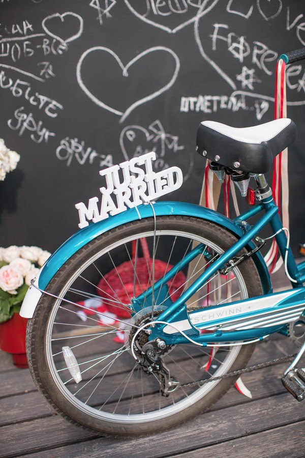 red-and-white-retro-wedding