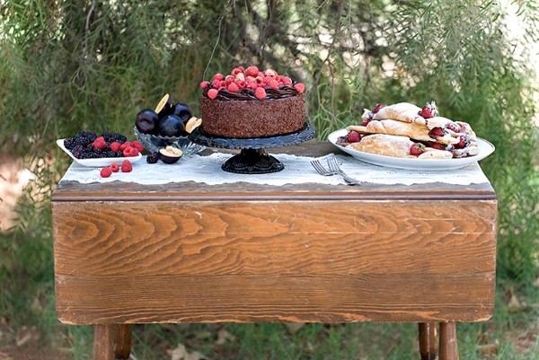 boho-pretty-plum-wedding