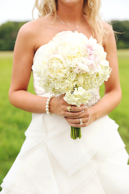 poofy white bouquet