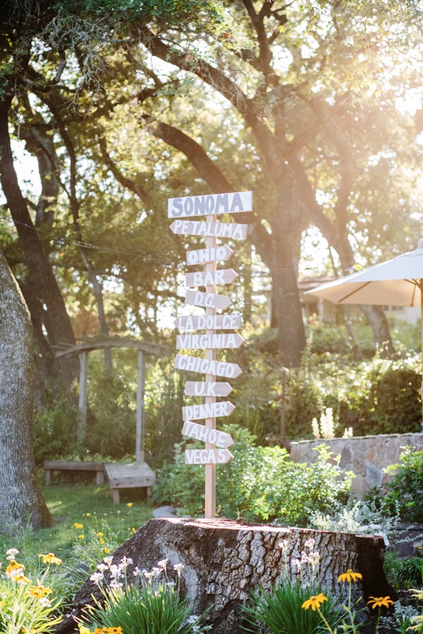 lavender-burlap-and-twine-wedding