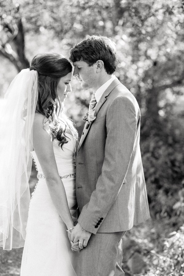 lavender-burlap-and-twine-wedding