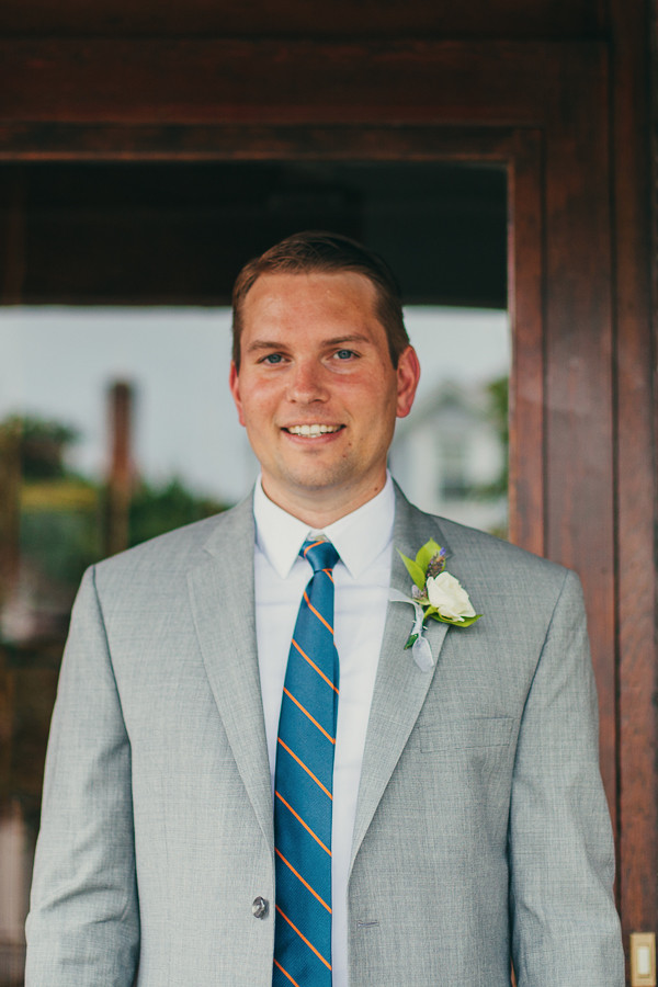 modern-mint-and-peach-wedding