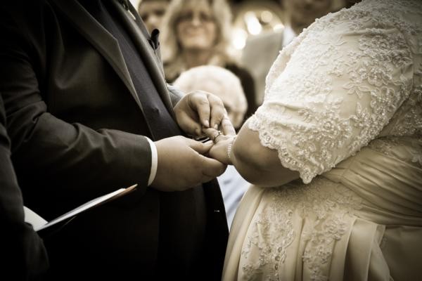 navy-and-white-burlap-wedding-under-10k