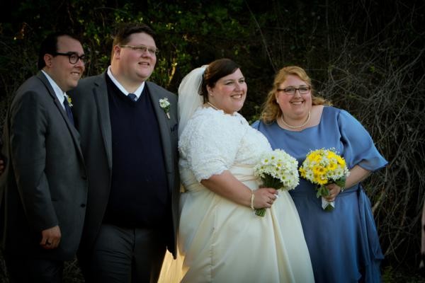 navy-and-white-burlap-wedding-under-10k