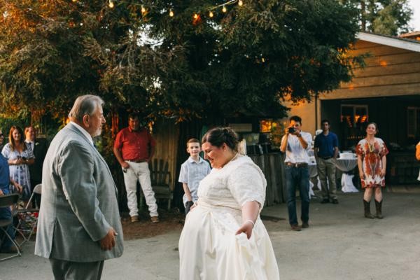 navy-and-white-burlap-wedding-under-10k