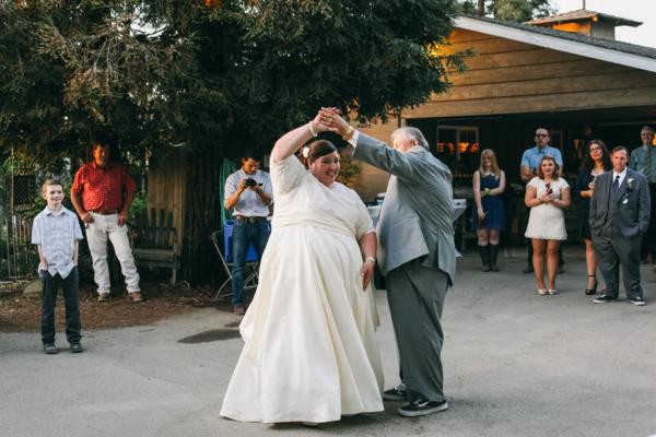 navy-and-white-burlap-wedding-under-10k