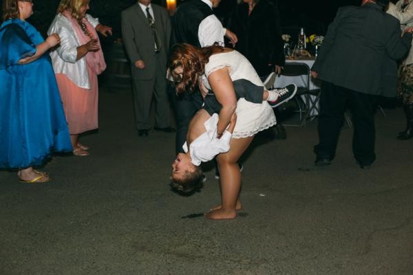 navy-and-white-burlap-wedding-under-10k